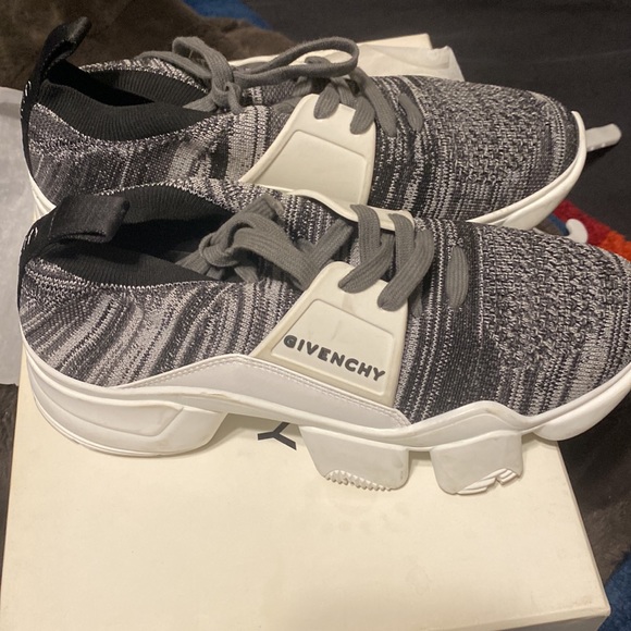 Shoes - Picture 2 of 6